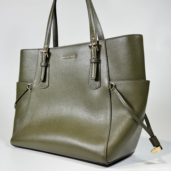 Michael Kors Voyager Tote - Picture 3 of 9